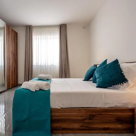 Spacious & Modern 2 Bedroom Penthouse In Ibragg *