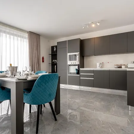 Spacious & Modern 2 Bedroom Penthouse In Ibragg * Is-Swieqi