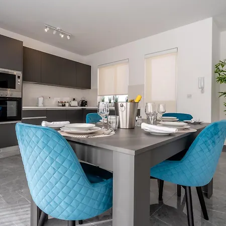 公寓 Spacious & Modern 2 Bedroom Penthouse In Ibragg