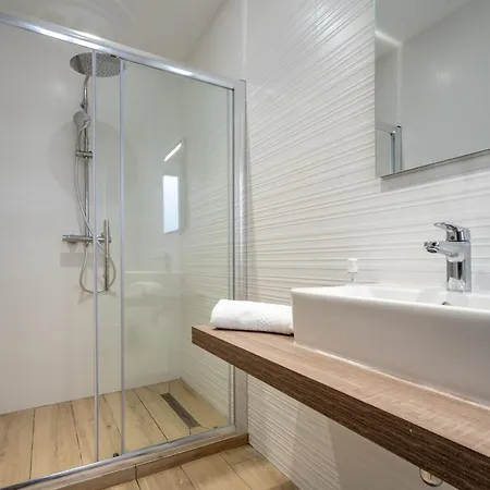 公寓 Spacious & Modern 2 Bedroom Penthouse In Ibragg